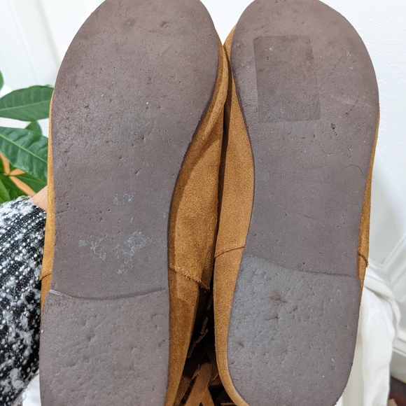 Suede calf boots moccasin style by Steve Madden. - Picture 13 of 16